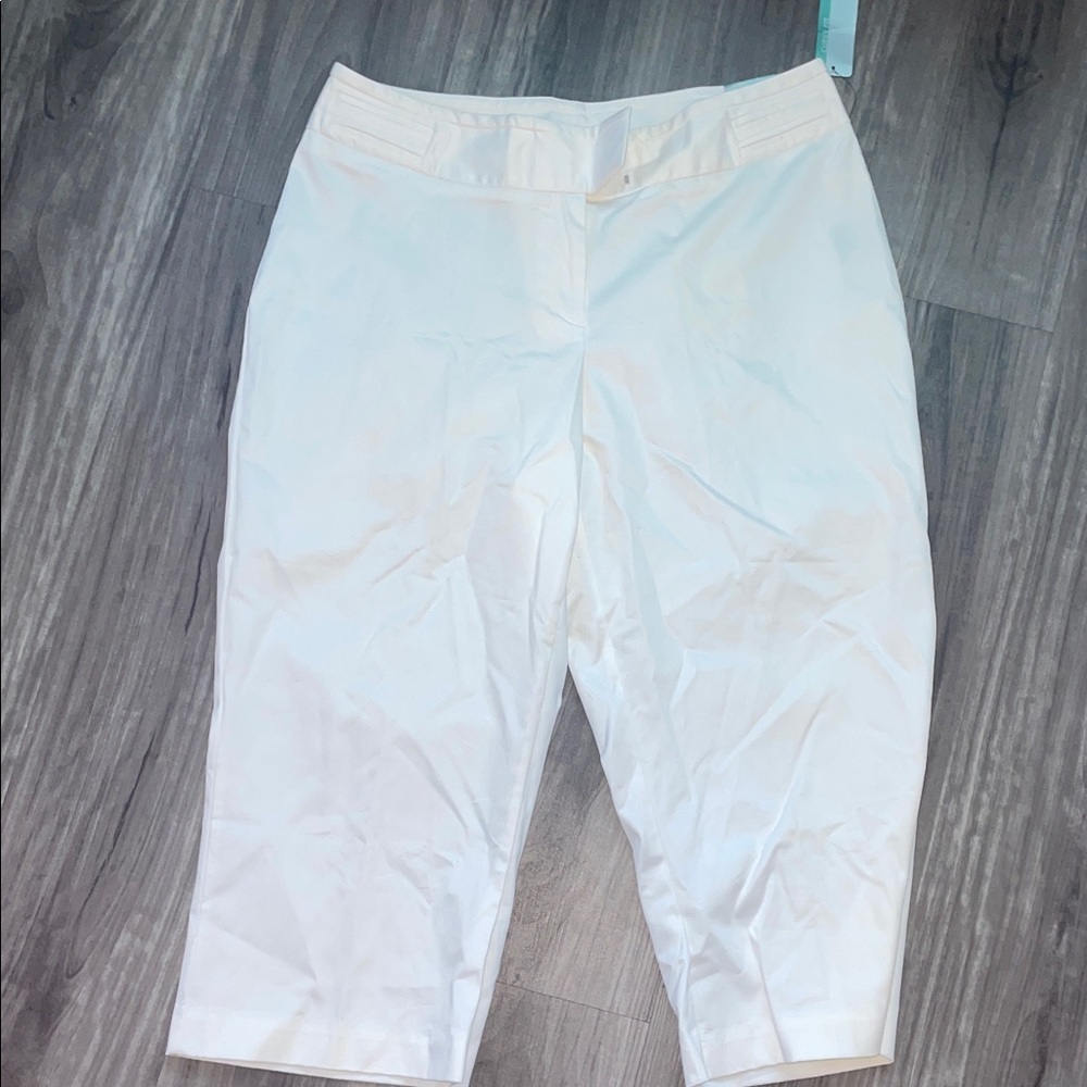 Worthington White Capris